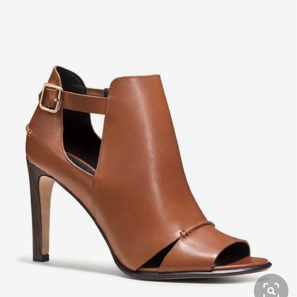 Coach Idena Heel